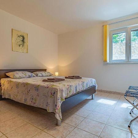 Cozy Apartment In Pula With Kitchen Eksteriør billede